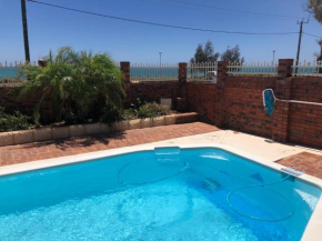 Beach front 4 x2 Home with pool, Geraldton
